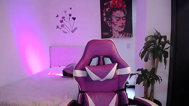 esmeraldaa230 online show from 02-27-26, 08:08