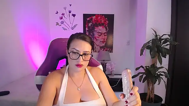 esmeraldaa230 online show from 04-09-26, 07:42