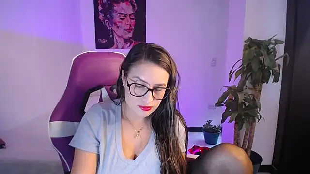 esmeraldaa230 online show from 11-24-25, 08:20