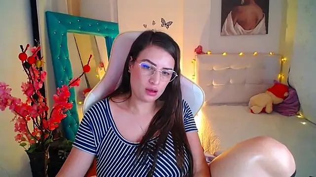 esmeraldaa230 online show from 02-16-25, 11:06