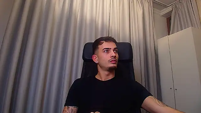 Snapshot of BrandonTate chatting on 02-06-26, 06:15 BrandonTate online show from 02-06-26, 06:15