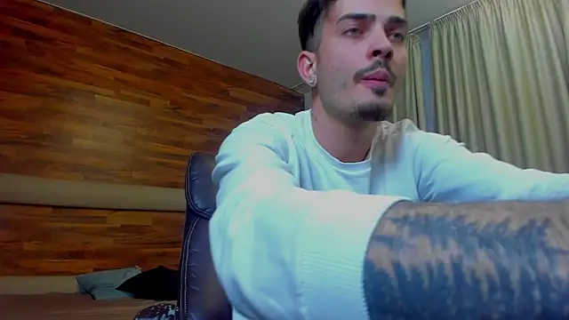 Snapshot of BrandonTate chatting on 04-22-26, 04:25 BrandonTate online show from 04-22-26, 04:25