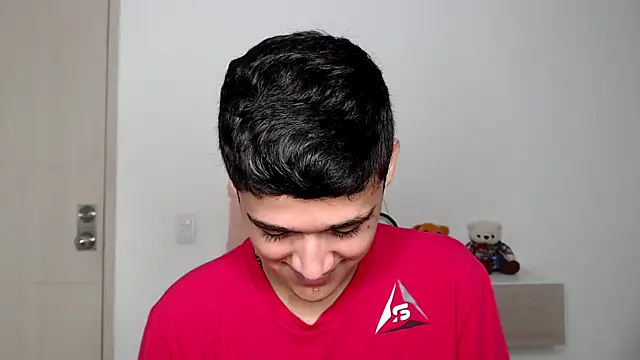 Snapshot of kaiine190 chatting on 01-17-26, 06:28 kaiine190 online show from 01-17-26, 06:28