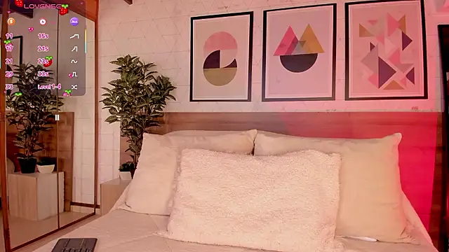 LunaRuso online show from 03-10-26, 07:51