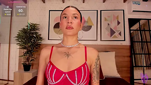 LunaRuso online show from 12-16-25, 07:40