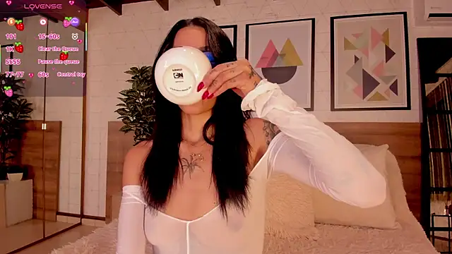 LunaRuso online show from 04-12-26, 07:39