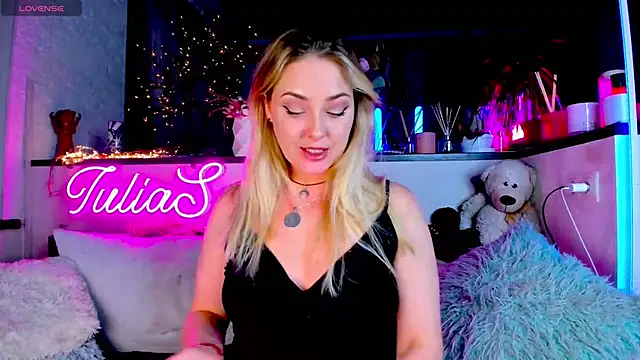Snapshot of _JuliaSpace_ chatting on 01-30-25, 07:48 JuliaSpace online show from 01-30-25, 07:48