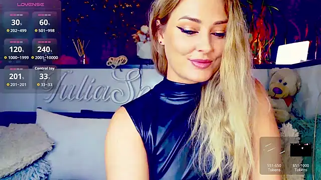 Snapshot of _JuliaSpace_ chatting on 09-15-25, 04:29 JuliaSpace online show from 09-15-25, 04:29