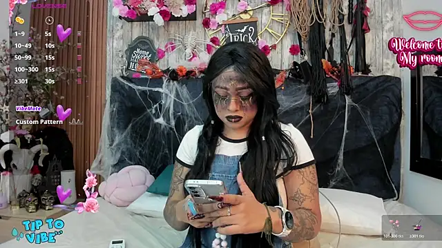 Neko Misaki online show from 10-31-25, 12:02