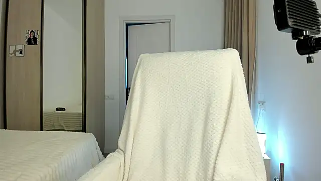 Snapshot of CharlotteWells chatting on 11-07-25, 01:48 CharlotteWells online show from 11-07-25, 01:48