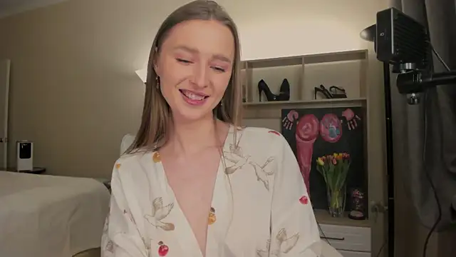 Snapshot of CharlotteWells chatting on 03-08-25, 02:30 CharlotteWells online show from 03-08-25, 02:30