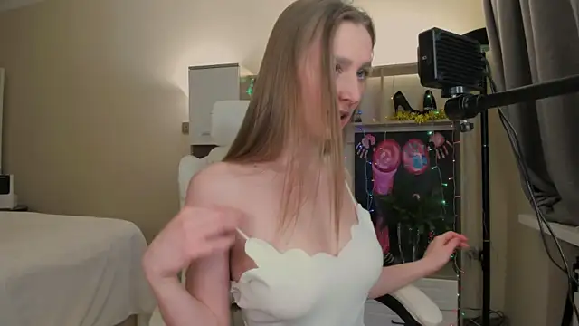 Snapshot of CharlotteWells chatting on 01-03-25, 02:30 CharlotteWells online show from 01-03-25, 02:30