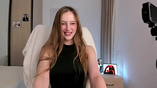Snapshot of CharlotteWells chatting on 11-11-25, 02:56 CharlotteWells online show from 11-11-25, 02:56