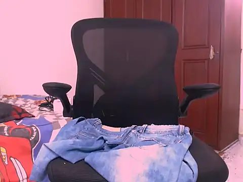 latinhot9631 online show from 11-08-25, 02:59