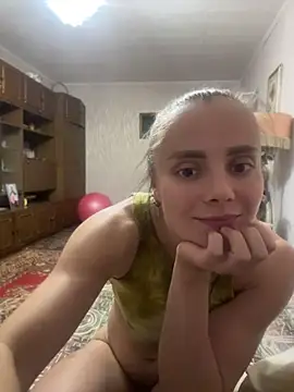 Snapshot of AlisaKissss chatting on 06-19-26, 08:36 AlisaKissss online show from 06-19-26, 08:36