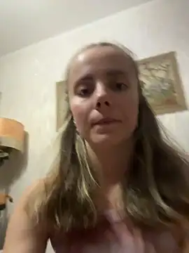 Snapshot of AlisaKissss chatting on 06-16-26, 07:14 AlisaKissss online show from 06-16-26, 07:14
