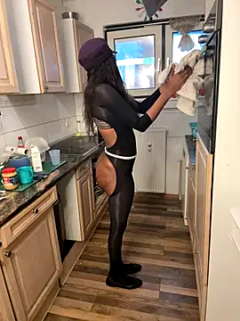 Shantel-Olivia online show from 11-17-25, 08:40