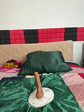 Shantel-Olivia online show from 12-18-25, 09:03