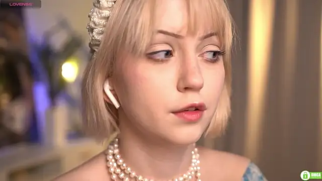 Snapshot of electric_babe chatting on 03-14-25, 03:36 electric babe online show from 03-14-25, 03:36
