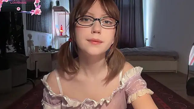 Snapshot of electric_babe chatting on 05-04-26, 11:13 electric babe online show from 05-04-26, 11:13
