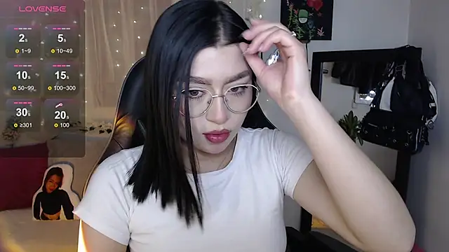 Snapshot of mily_thomson_b_ chatting on 09-18-25, 11:30 mily thomson b online show from 09-18-25, 11:30