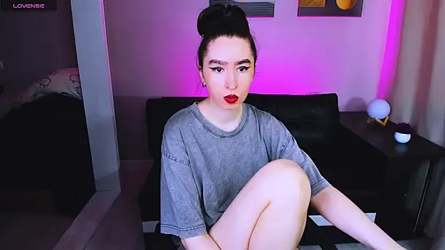 Snapshot of Lily_xBabe chatting on 06-18-26, 01:49 Lily xBabe online show from 06-18-26, 01:49