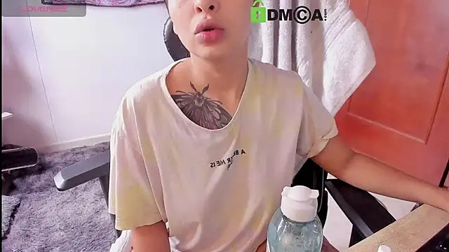 sweetcoralinee online show from 11-25-25, 04:18