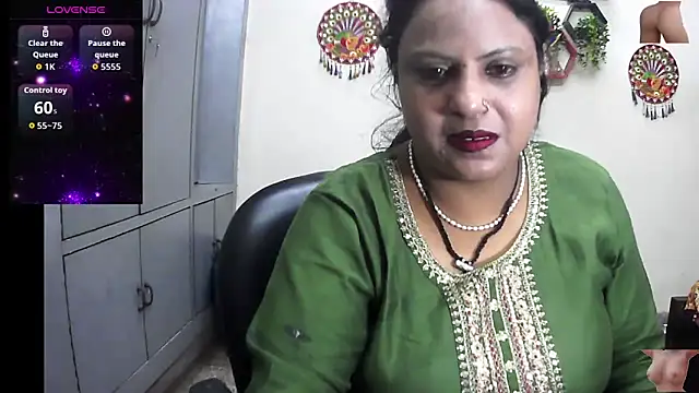 Snapshot of Sexy_komolika chatting on 05-30-26, 03:39 Sexy komolika online show from 05-30-26, 03:39