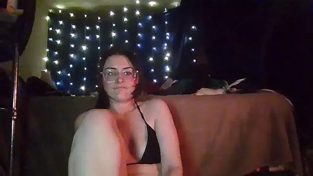 Snapshot of EyaDivine1 chatting on 06-10-26, 03:41 EyaDivine1 online show from 06-10-26, 03:41