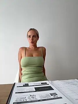 Snapshot of streetdoll chatting on 09-08-25, 02:38 streetdoll online show from 09-08-25, 02:38