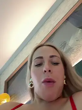 Snapshot of streetdoll chatting on 03-03-25, 07:57 streetdoll online show from 03-03-25, 07:57