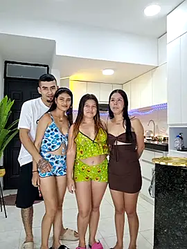 Snapshot of royalgirls_x chatting on 05-07-26, 01:10 royalgirls x online show from 05-07-26, 01:10