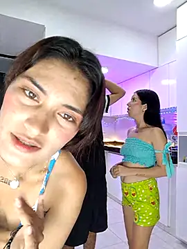 Snapshot of royalgirls_x chatting on 05-12-26, 01:13 royalgirls x online show from 05-12-26, 01:13