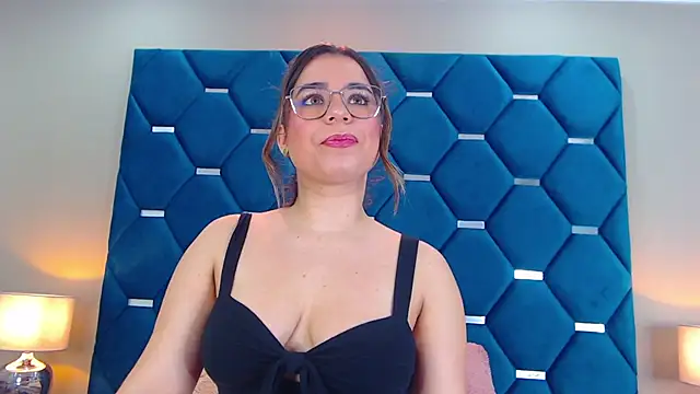 Snapshot of ThaniaJones chatting on 09-27-25, 12:11 ThaniaJones online show from 09-27-25, 12:11
