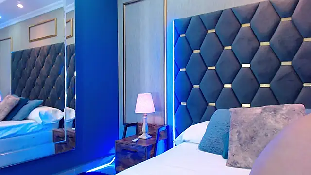 ThaniaJones online show from 10-31-25, 12:13