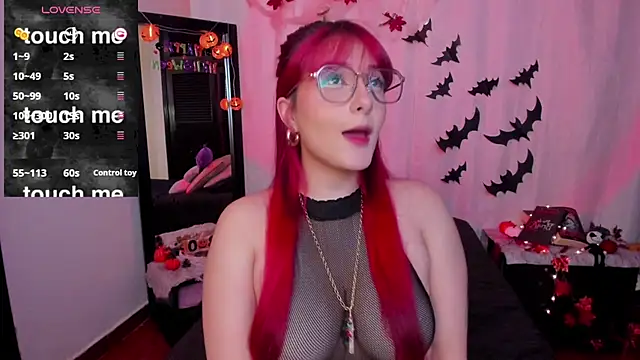 Snapshot of Dafne_Moon chatting on 10-22-25, 06:24 Dafne Moon online show from 10-22-25, 06:24