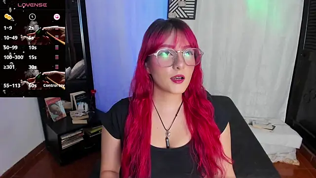 Snapshot of Dafne_Moon chatting on 05-15-26, 08:07 Dafne Moon online show from 05-15-26, 08:07