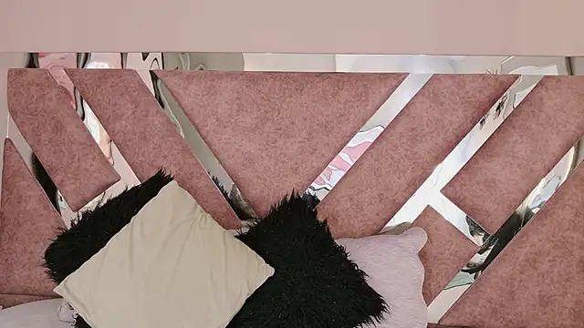 Snapshot of PaulinaDuarte chatting on 04-13-26, 12:31 PaulinaDuarte online show from 04-13-26, 12:31