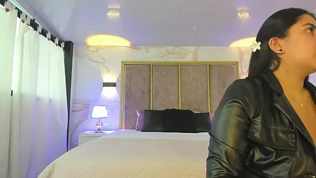 PaulinaDuarte online show from 10-20-25, 01:22