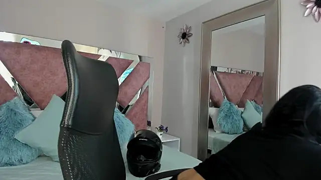 PaulinaDuarte online show from 11-13-25, 01:15