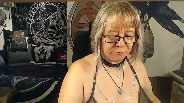 TittenMichelle online show from 11-18-25, 08:17