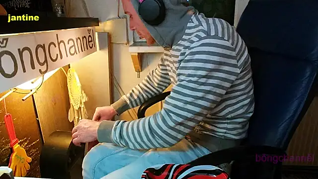 Snapshot of BongChannel chatting on 01-23-25, 01:19 BongChannel online show from 01-23-25, 01:19