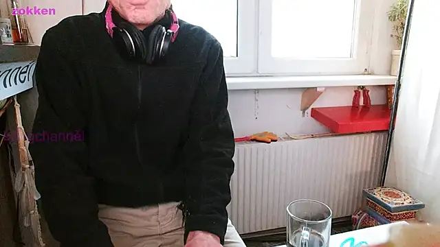 Snapshot of BongChannel chatting on 01-28-25, 01:38 BongChannel online show from 01-28-25, 01:38