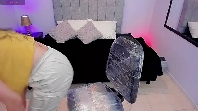 Lana stone  online show from 03-09-25, 03:22