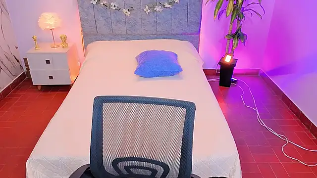 Lana stone  online show from 01-13-26, 03:21