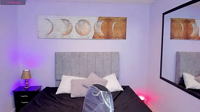 Lana stone  online show from 03-04-25, 03:33