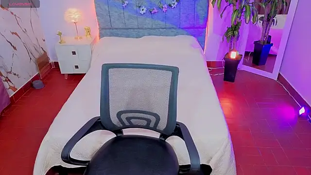 Lana stone  online show from 02-28-26, 04:23