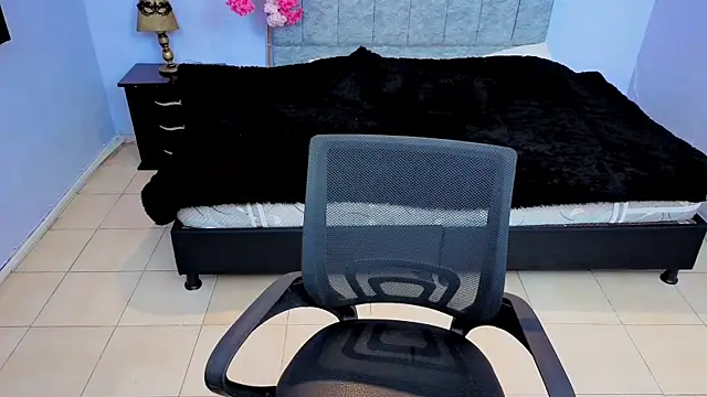 Lana stone  online show from 10-21-25, 03:17