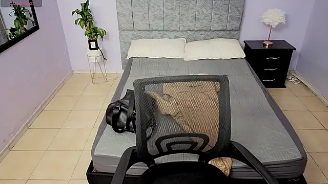 Lana stone  online show from 12-18-25, 03:11