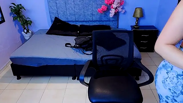 Lana stone  online show from 10-02-25, 03:43